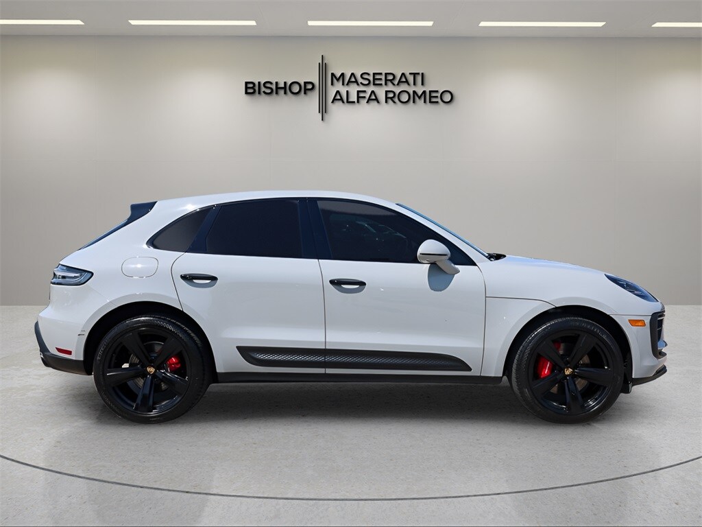 2022 Porsche Macan S photo 2