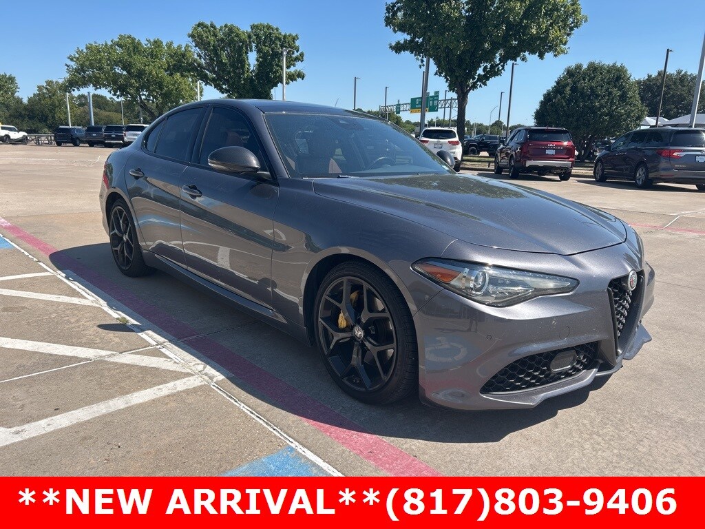 2020 Alfa Romeo Giulia Base photo 2