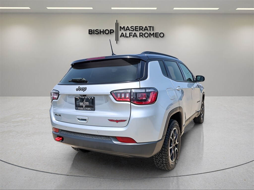 2024 Jeep Compass Trailhawk photo 3