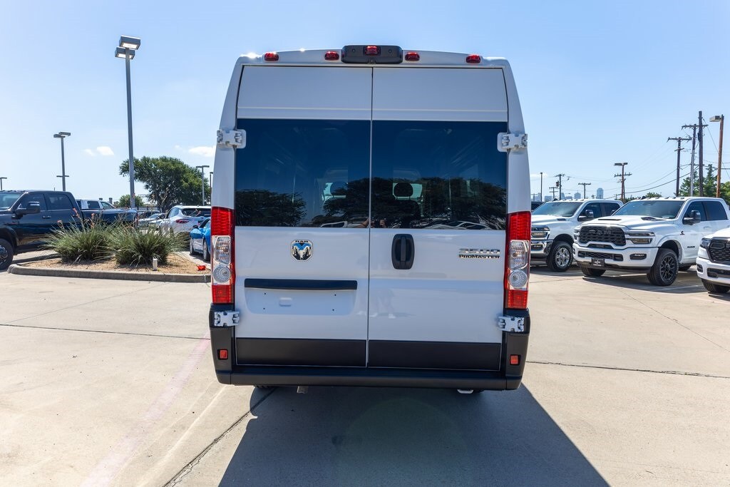 2023 Ram ProMaster 3500 Window Van photo 2