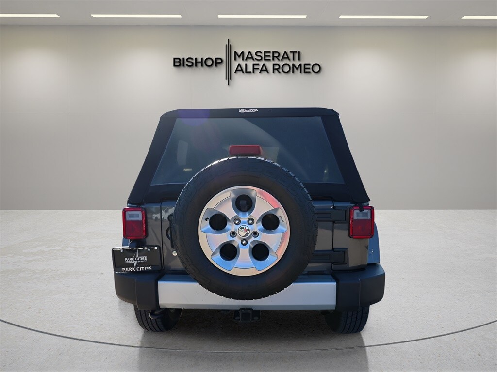 2014 Jeep Wrangler Unlimited Sahara photo 4