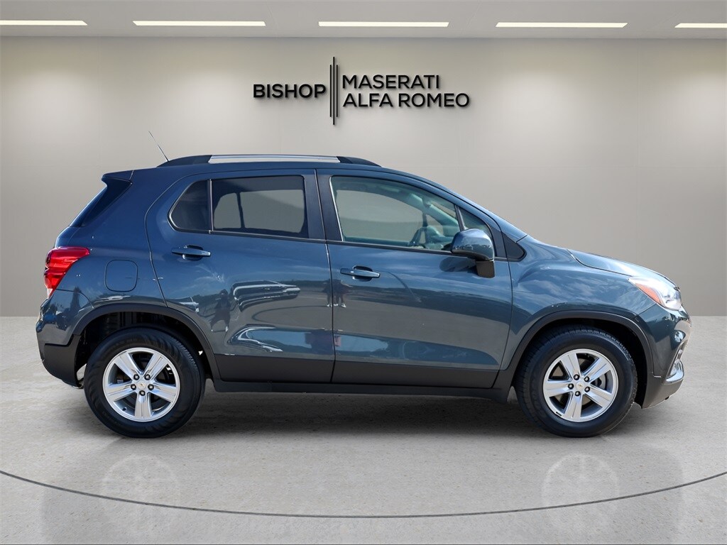 2021 Chevrolet Trax LT photo 2