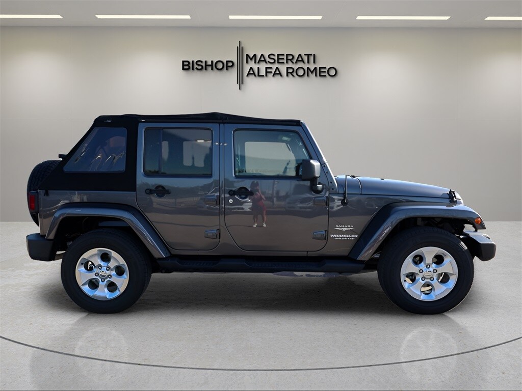 2014 Jeep Wrangler Unlimited Sahara photo 2