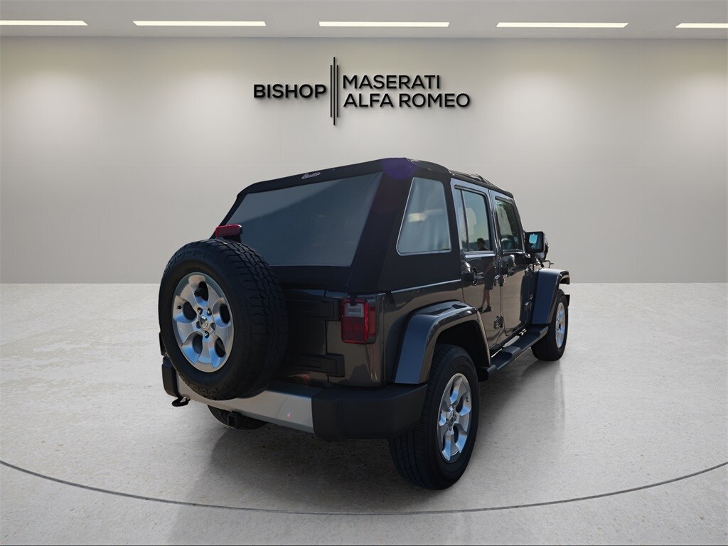 2014 Jeep Wrangler Unlimited Sahara photo 3