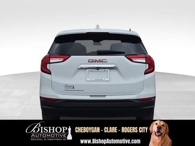 2024 GMC Terrain SLE image 17