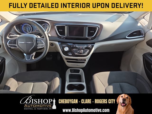 2023 Chrysler Voyager LX vehicle photo 3
