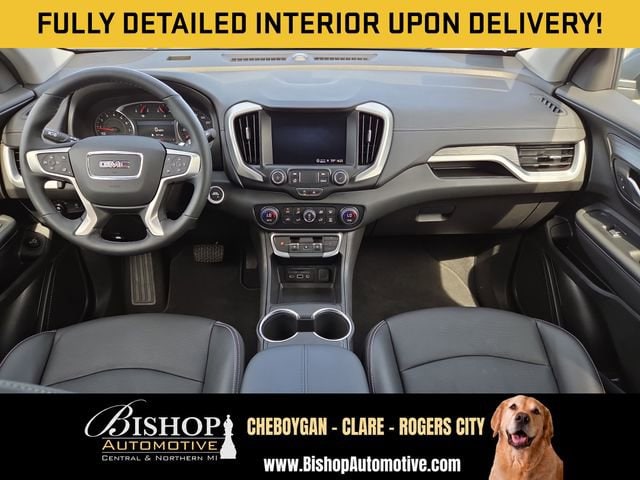2024 GMC Terrain SLT image 3
