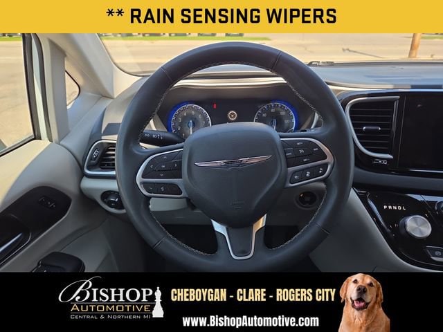 2023 Chrysler Pacifica Touring L - Photo 18
