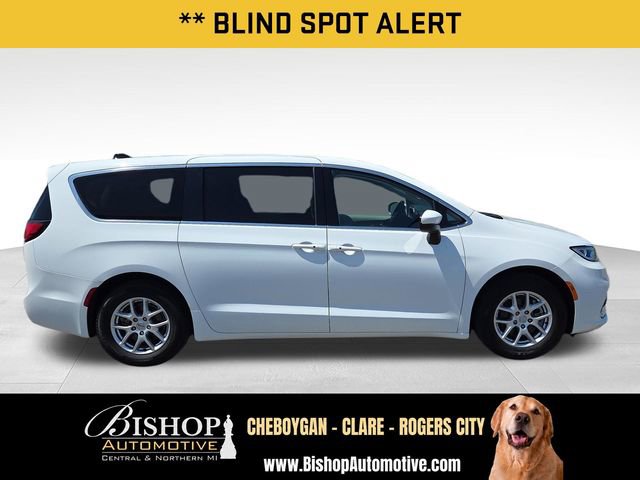 2023 Chrysler Pacifica Touring L image 14