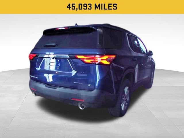 2023 Chevrolet Traverse LT Cloth vehicle photo 4