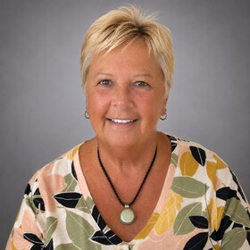 Staff member Jan Bishop from ID_c9b0d4
