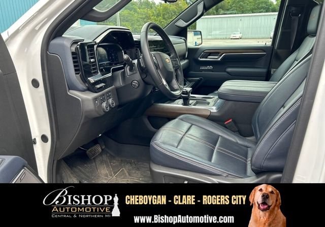 2024 Chevrolet Silverado 1500 High Country vehicle photo 2