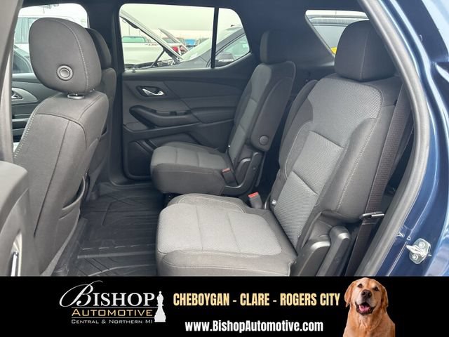 2023 Chevrolet Traverse LT Cloth vehicle photo 3