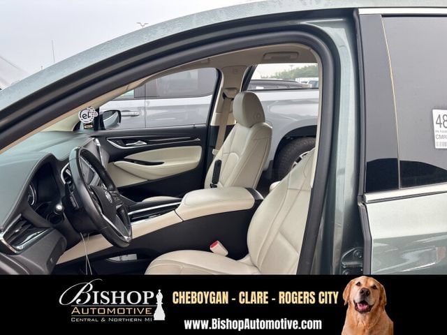 2023 Buick Enclave Essence vehicle photo 2