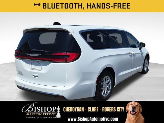 2023 Chrysler Pacifica Touring L image 13