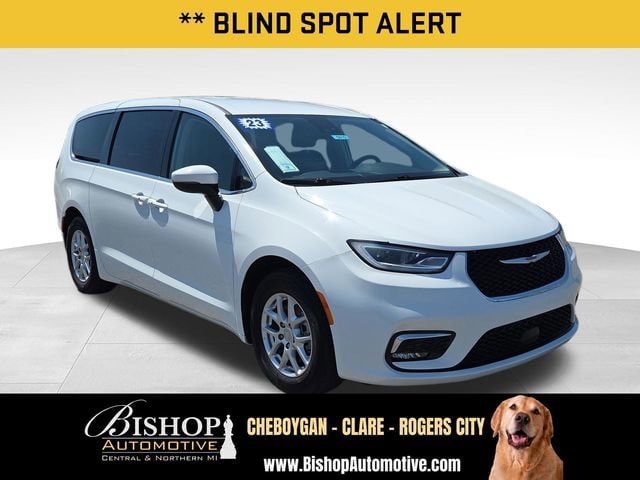 2023 Chrysler Pacifica Touring L - Photo 14