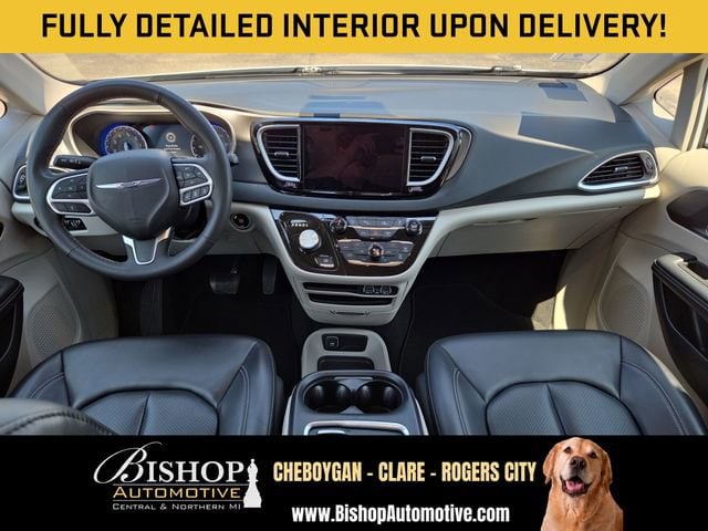 2023 Chrysler Pacifica Touring L - Photo 3