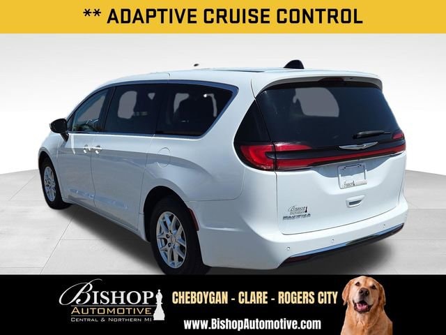 2023 Chrysler Pacifica Touring L image 11