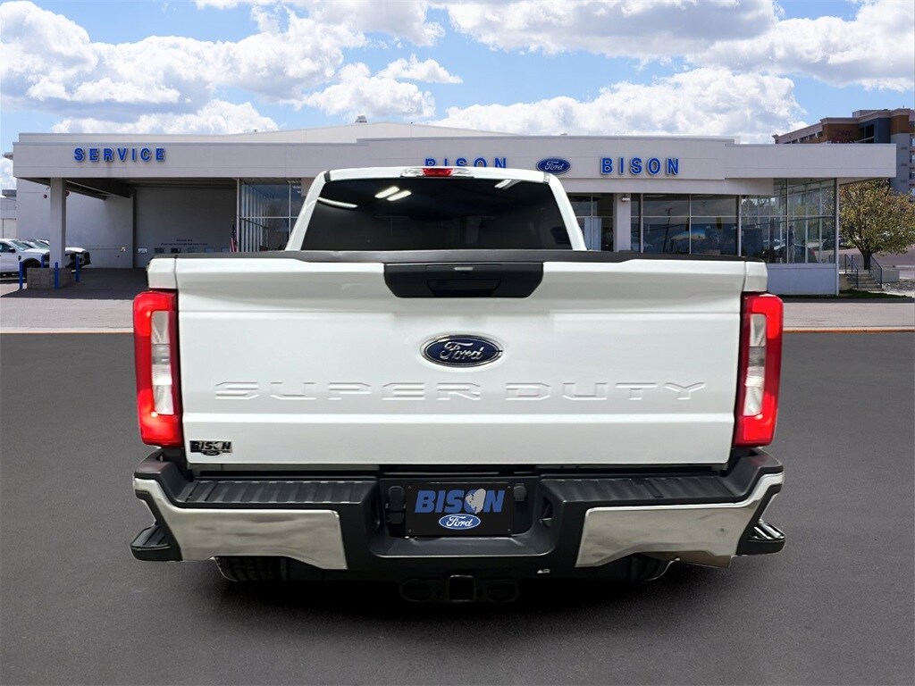 2023 Ford F-350 photo 3