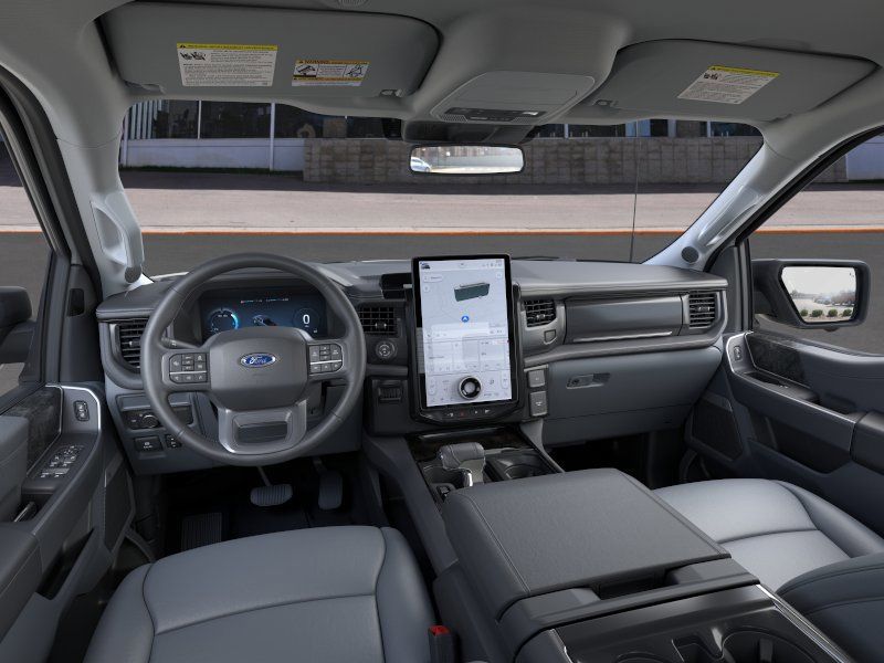2025 Ford F-150 Lightning Flash - Photo 9