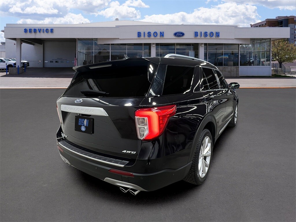 2022 Ford Explorer Platinum photo 2