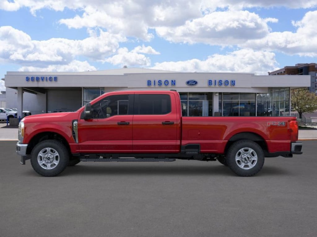 New 2026 Ford F-350 XLT Truck Crew Cab