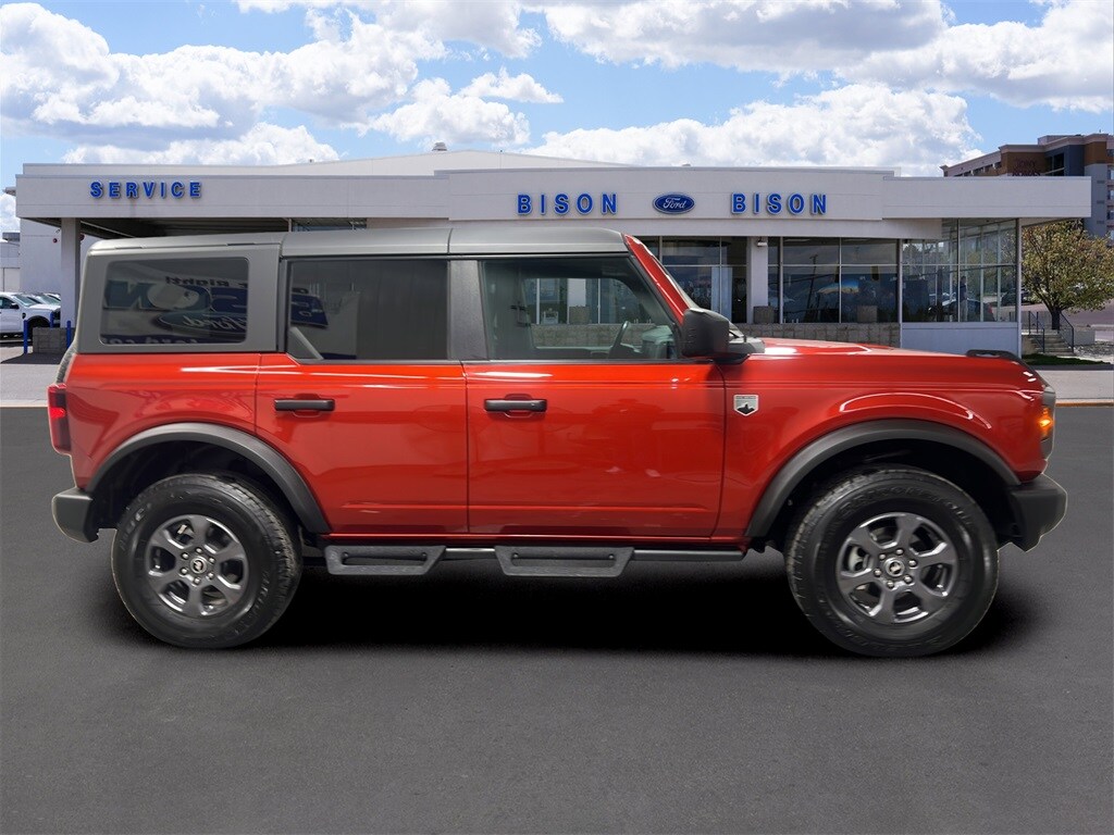 2023 Ford Bronco Big Bend photo 2