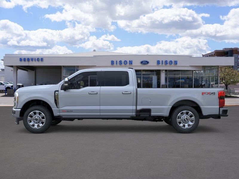 2025 Ford F-350 Lariat photo 3