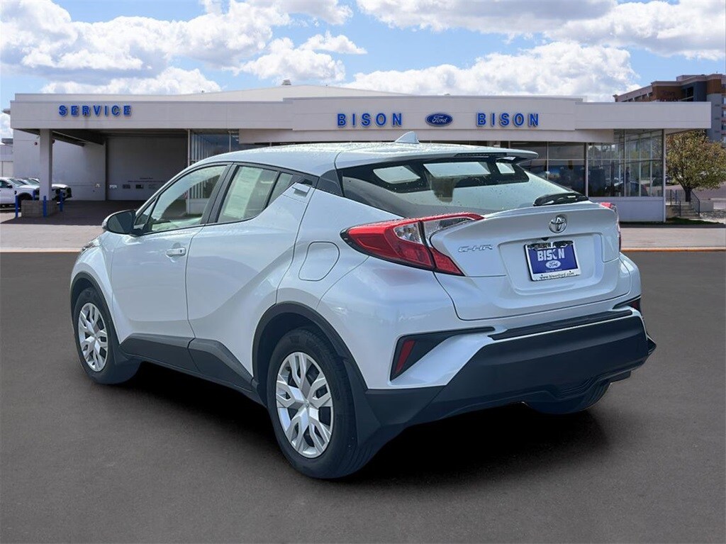 2022 Toyota C-HR XLE photo 3