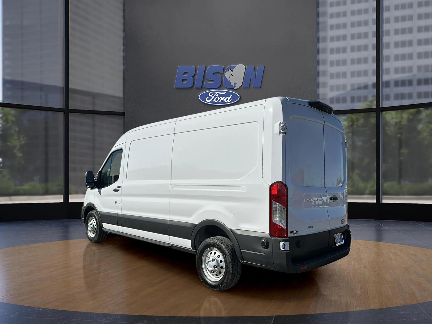 2025 Ford Transit photo 4