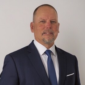Staff member FRANK SLOAN from ID_9bd26c599807