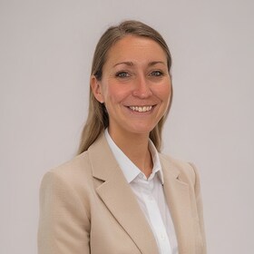 Staff member KYNDAL DYAL from ID_9bd26c599807