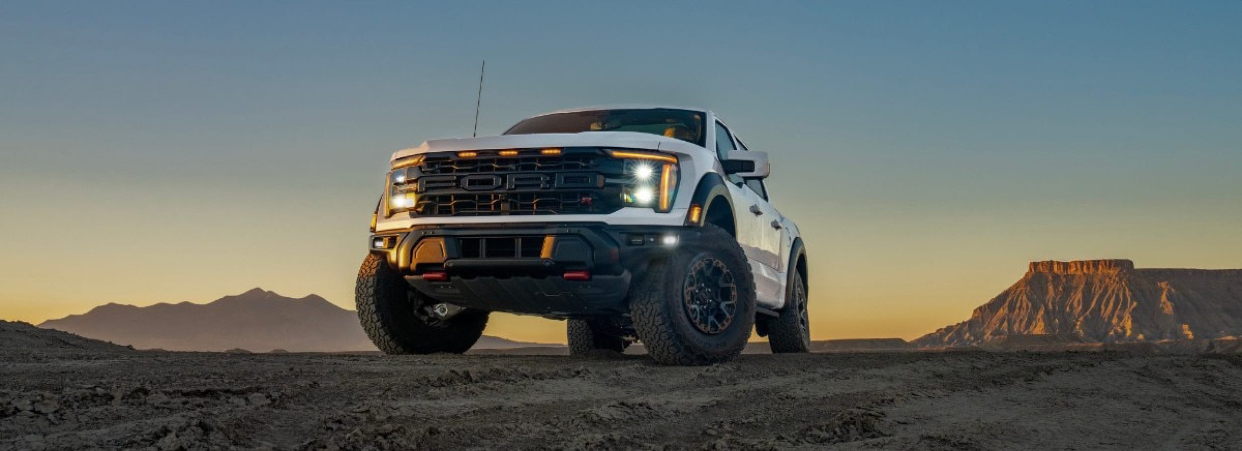 2025_F-150_Raptor2.jpg