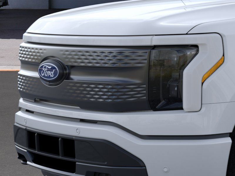 2025 Ford F-150 Lightning Flash - Photo 17