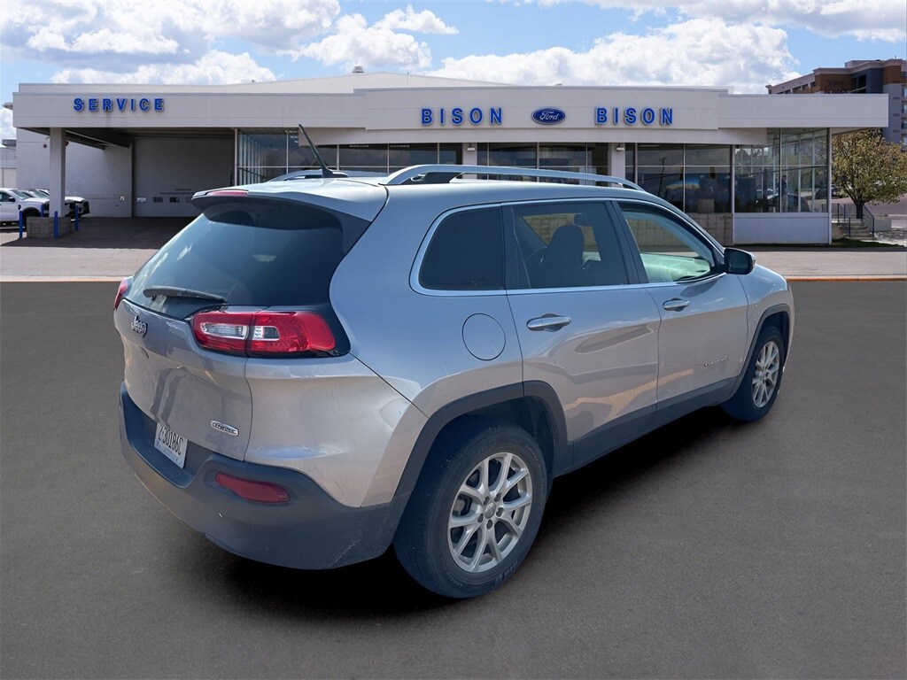 2017 Jeep Cherokee Latitude photo 2