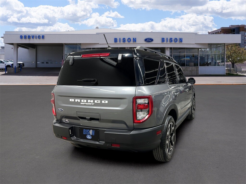 2023 Ford Bronco Sport Outer Banks photo 2