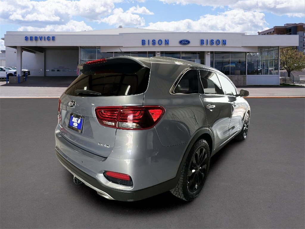 2020 Kia Sorento EX photo 2