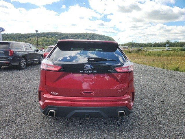 2022 Ford Edge ST photo 4