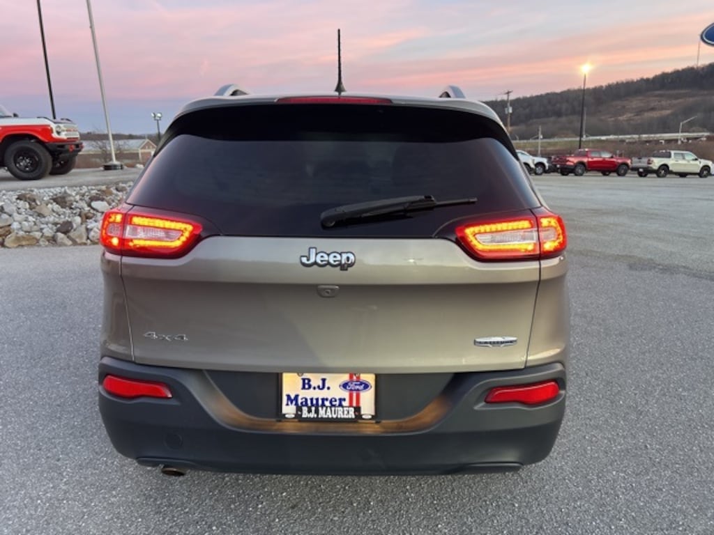 Used 2017 Jeep Cherokee Latitude SUV