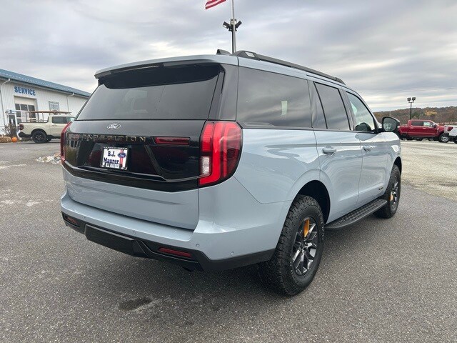 2025 Ford Expedition photo 3