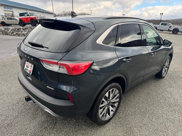 2022 Ford Escape Titanium photo 2