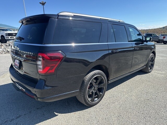 2023 Ford Expedition MAX Limited photo 2