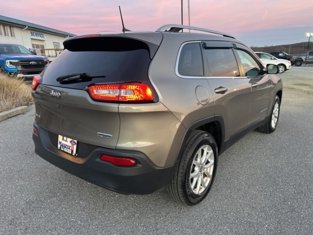 Used 2017 Jeep Cherokee Latitude SUV