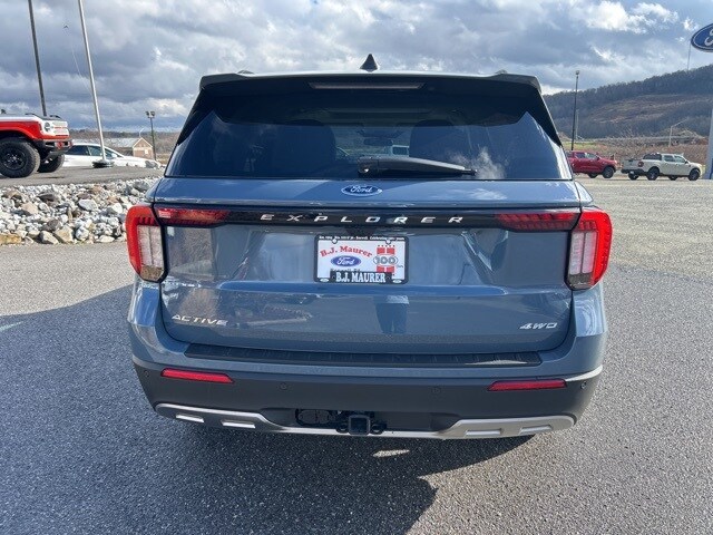 2025 Ford Explorer photo 4