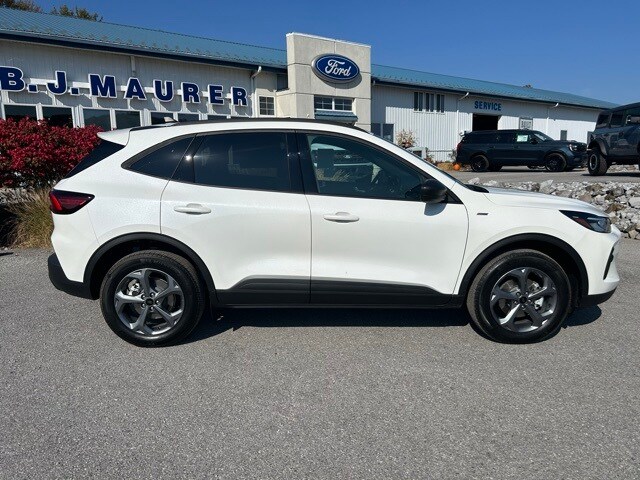 2025 Ford Escape ST-Line photo 2