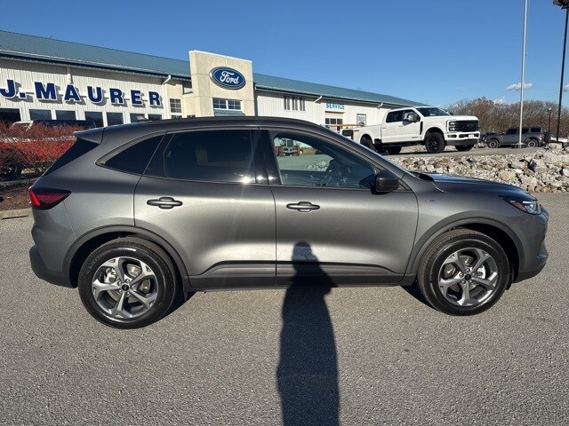 2026 Ford Escape ST-Line photo 2