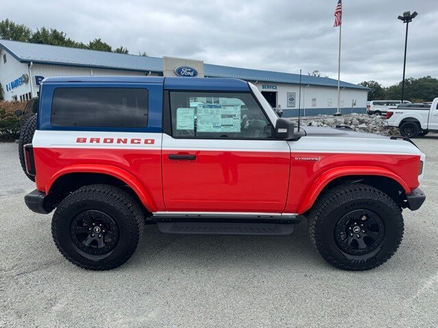 2025 Ford Bronco First Edition photo 2