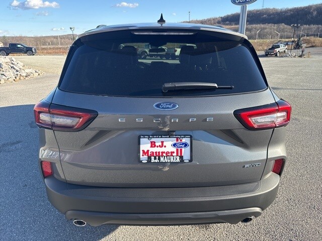 2026 Ford Escape ST-Line photo 4