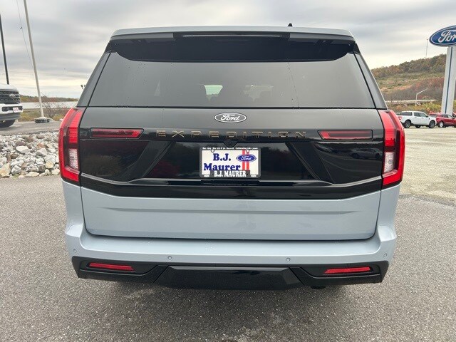 2025 Ford Expedition photo 4