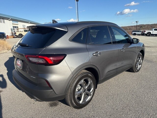 2026 Ford Escape ST-Line photo 3